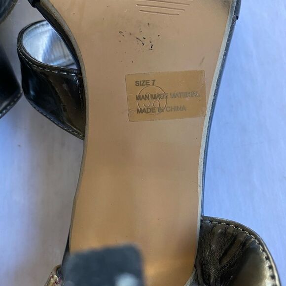 SIMONELLI Black and Gold Faux Patent Leather Heels Size 7 - Picture 2 of 6